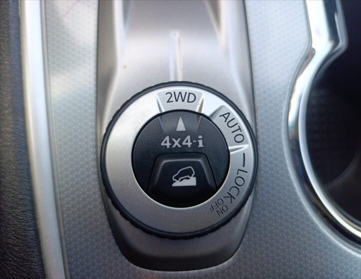 Nissan Pathfinder SUV 3,5 l 212 kw