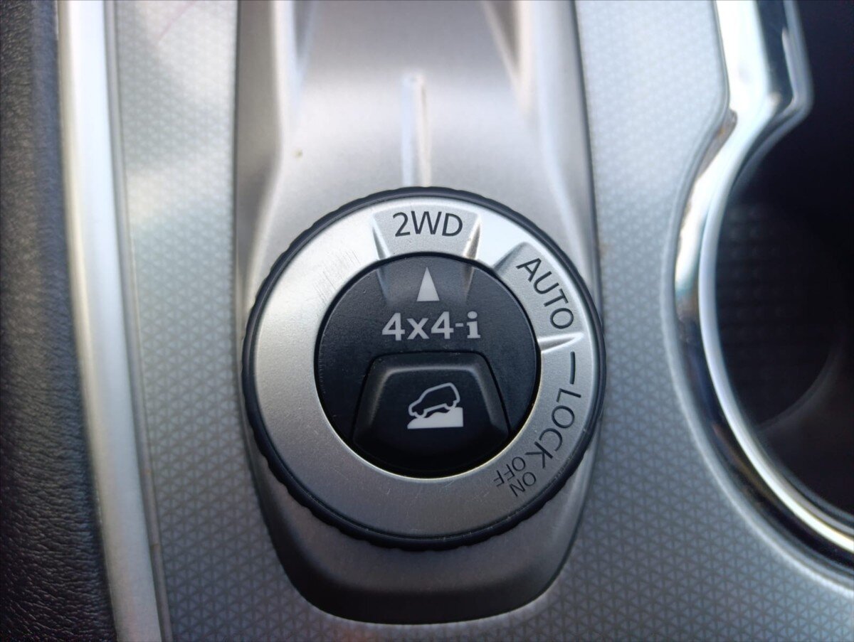 Nissan Pathfinder SUV 3,5 l 212 kw