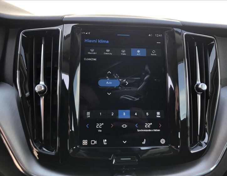 Volvo XC60 SUV / Terénní 2,0 l 145 kw