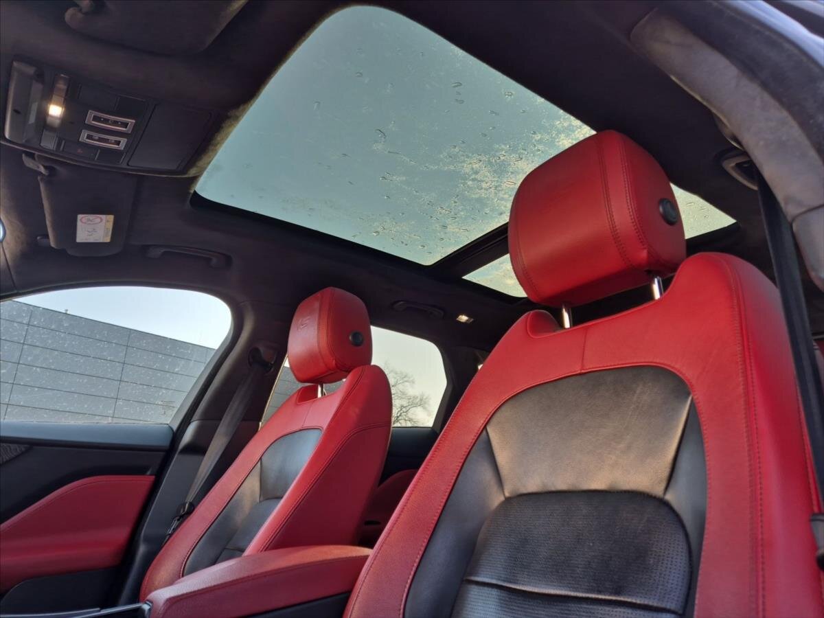 Jaguar F-Pace SUV 3,0 l 221 kw