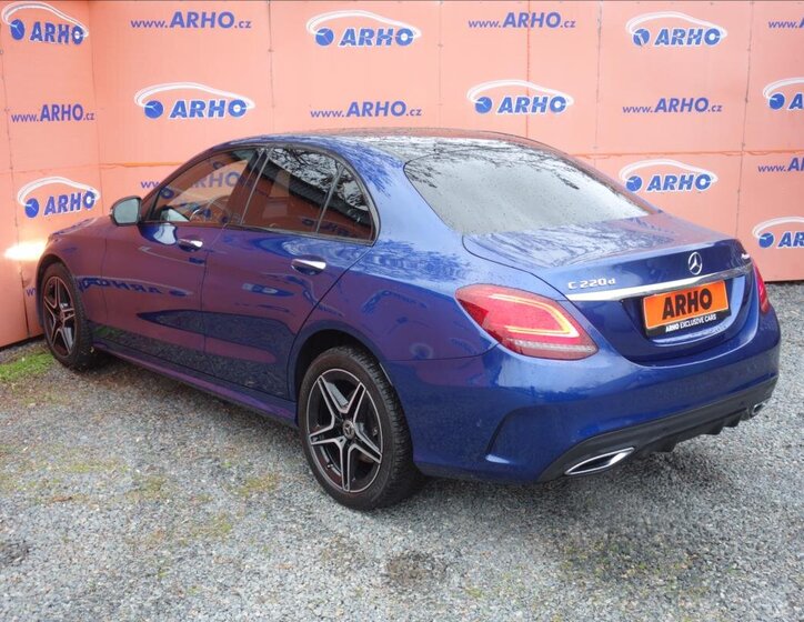 Mercedes-Benz Třídy C Sedan 2,0 l 143 kw