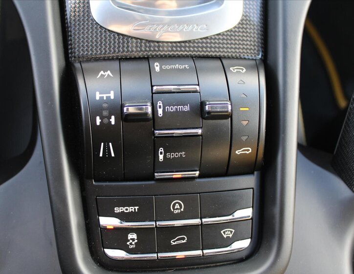 Porsche Cayenne SUV / Terénní 4,8 l 397 kw