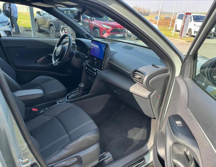 Toyota Yaris Cross 12