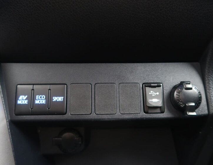 Toyota RAV4 SUV / Terénní 2,5 l 114 kw