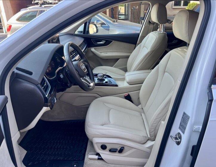 Audi Q7 11