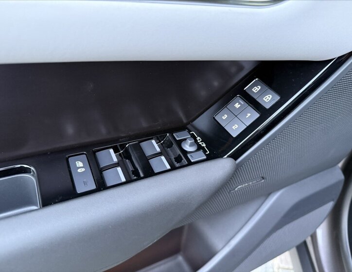 Land Rover Range Rover Velar SUV / Terénní 3,0 l 221 kw