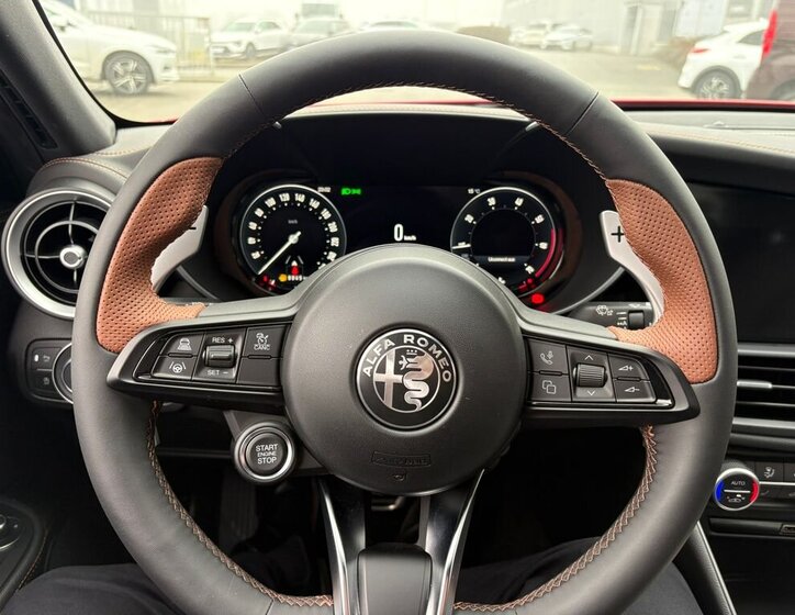 Alfa Romeo Giulia 14