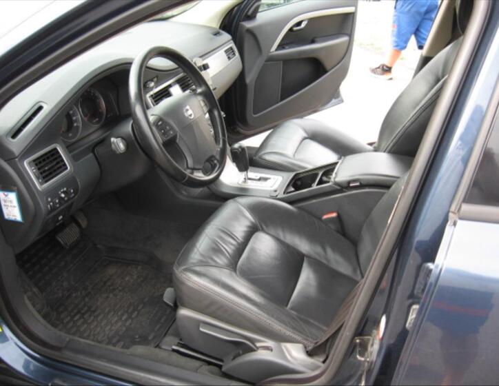 Volvo XC70 12