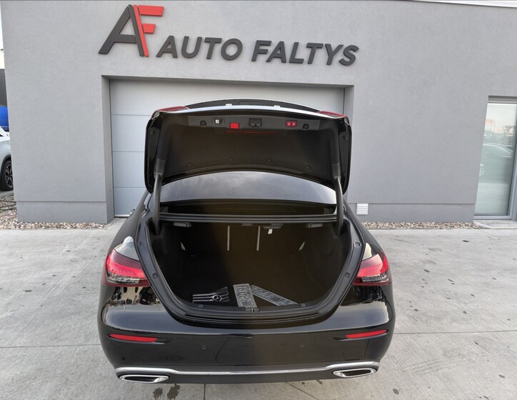 Mercedes-Benz Třídy E 32