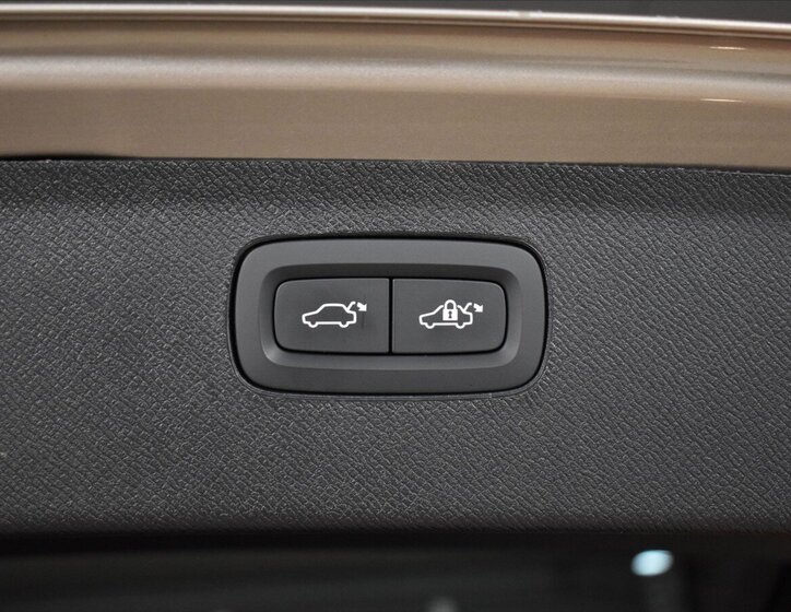 Volvo XC90 SUV / Terénní 2,0 l 228 kw