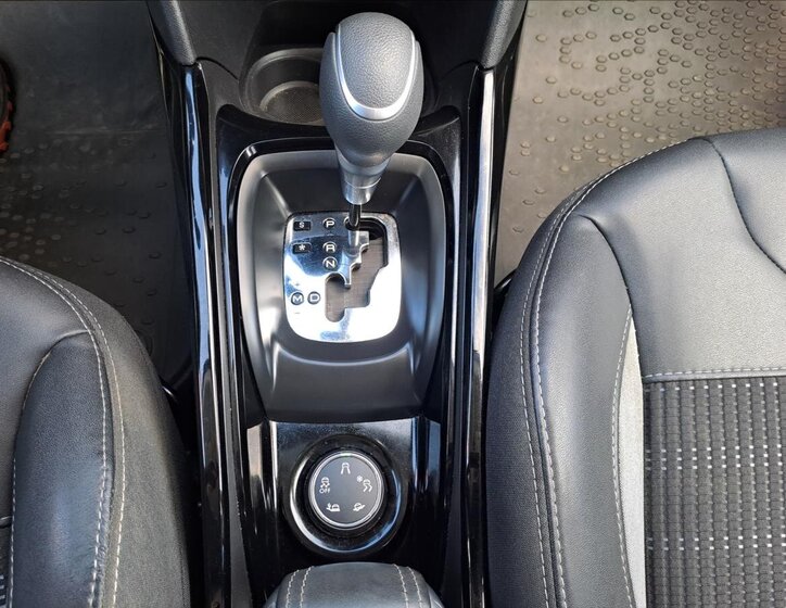 Peugeot 2008 MPV 1,2 l 81 kw
