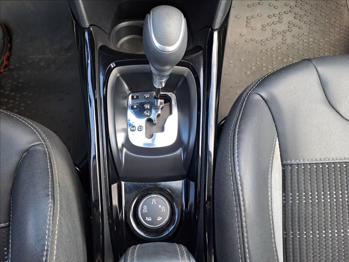 Peugeot 2008 MPV 1,2 l 81 kw