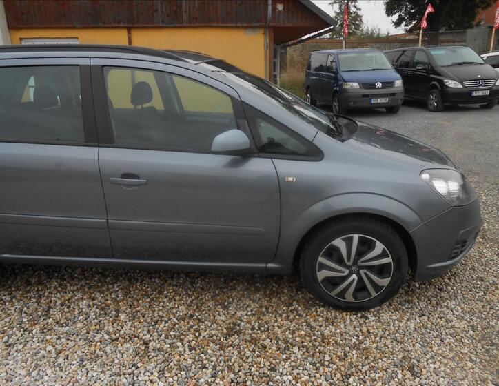 Opel Zafira 4