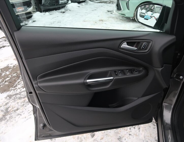 Ford Kuga SUV 1,5 l 110 kw