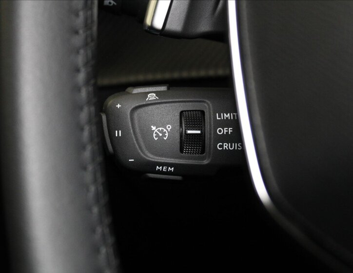 Peugeot 208 Hatchback 1,2 l 74 kw