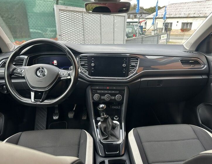 Volkswagen T-Roc 10