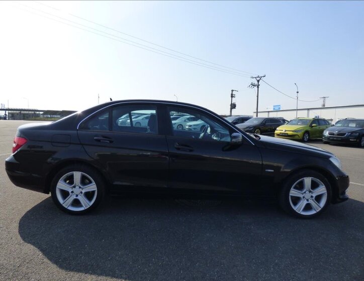 Mercedes-Benz Třídy C Sedan / Limuzína 2,1 l 88 kw