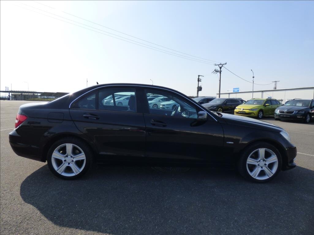 Mercedes-Benz Třídy C Sedan / Limuzína 2,1 l 88 kw