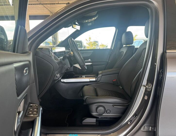 Mercedes-Benz EQB 11