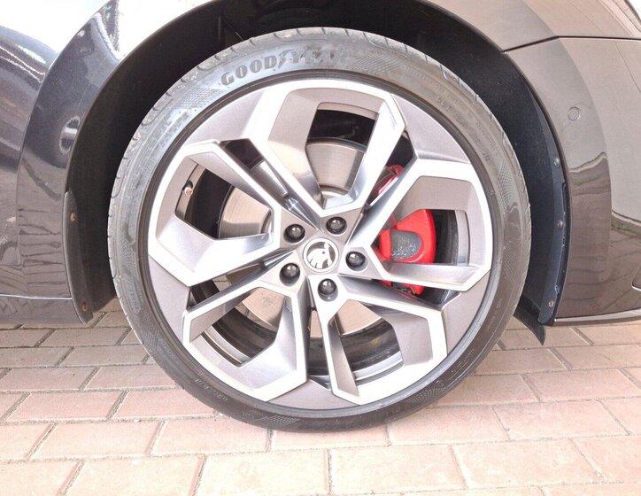 Škoda Octavia Sedan / Limuzína 2,0 l 180 kw