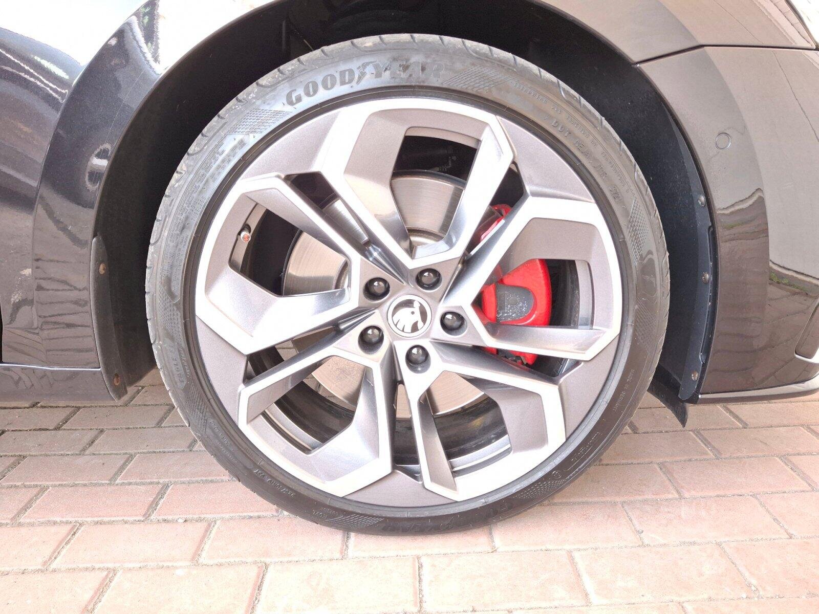 Škoda Octavia Sedan / Limuzína 2,0 l 180 kw