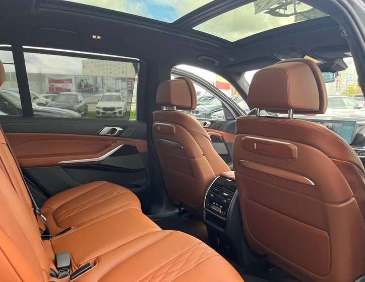 BMW X7 SUV / Terénní 3,0 l 250 kw