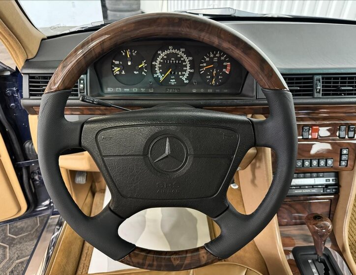 Mercedes-Benz 124 17