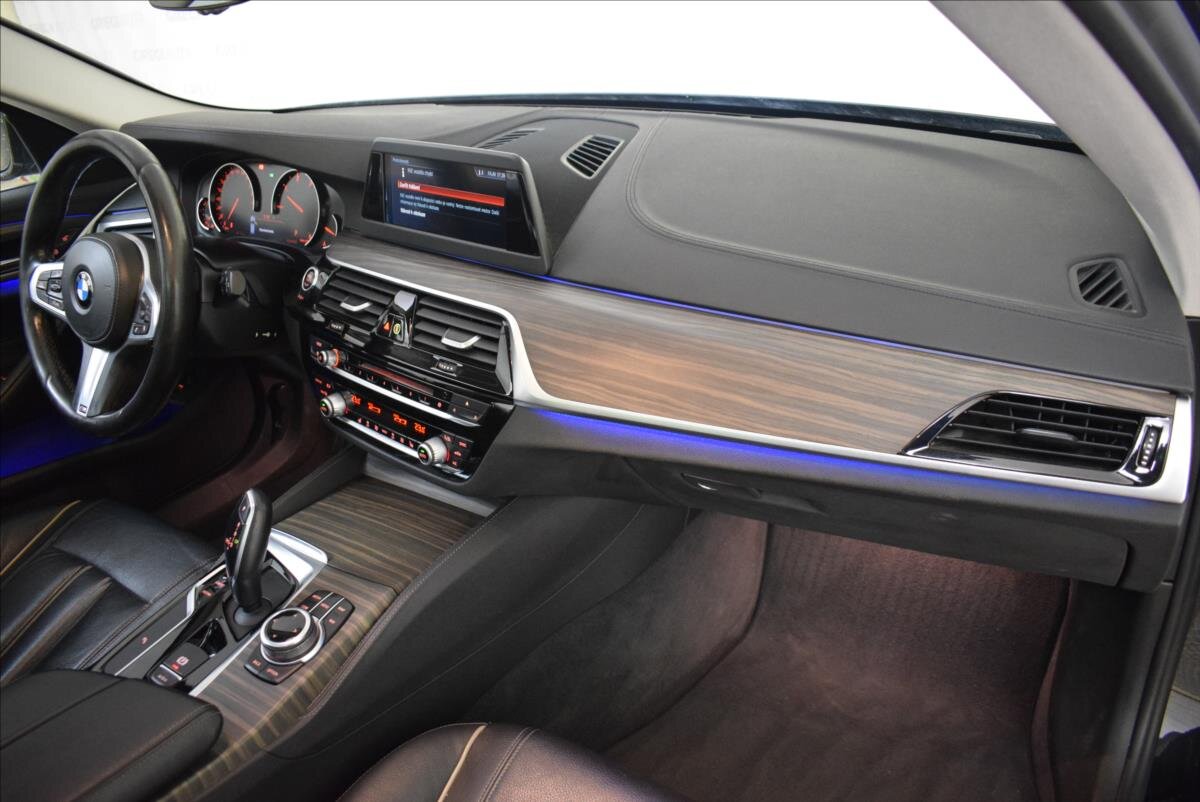 BMW Řada 5 Kombi 3,0 l 195 kw