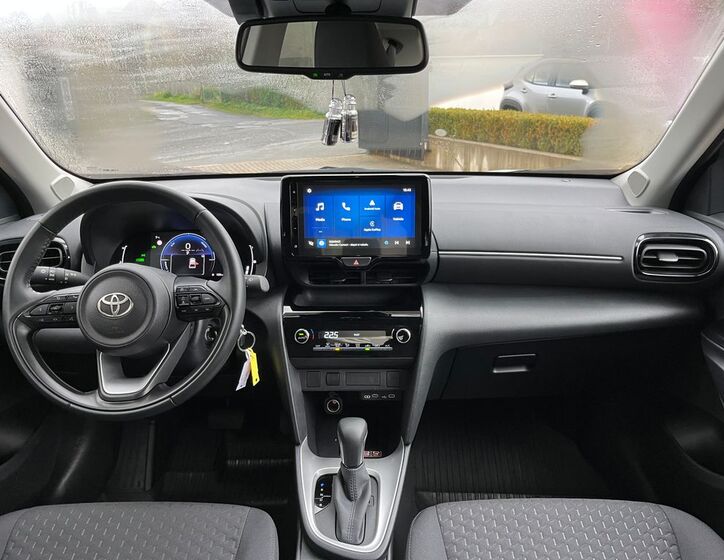 Toyota Yaris Cross 18