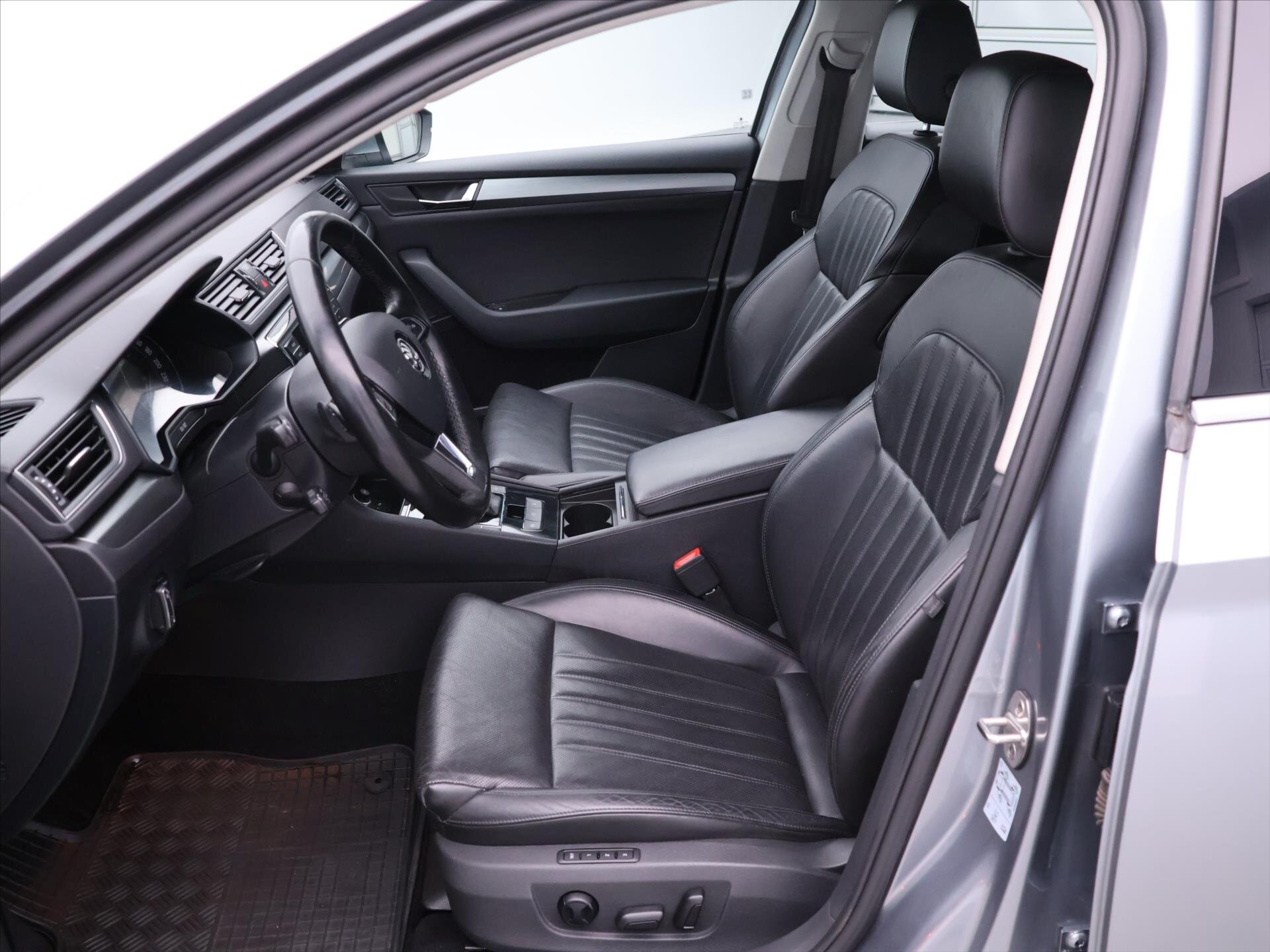 Škoda Superb Liftback 2,0 l 140 kw