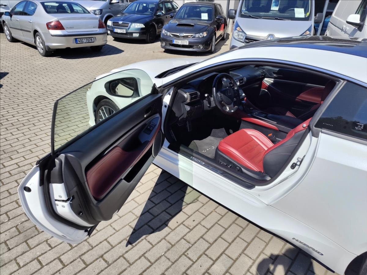 Lexus RC 300h Kupé 2,5 l 133 kw