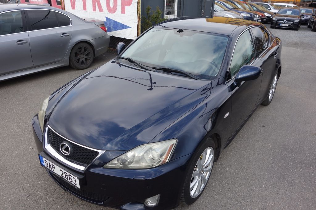 Lexus IS 220