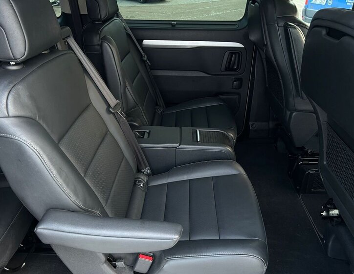 Peugeot Traveller 11