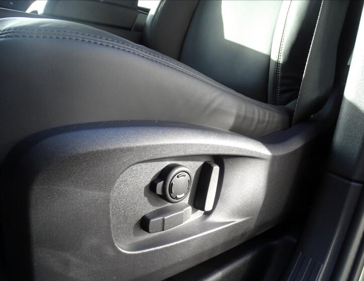 Land Rover Defender SUV 3,0 l 257 kw