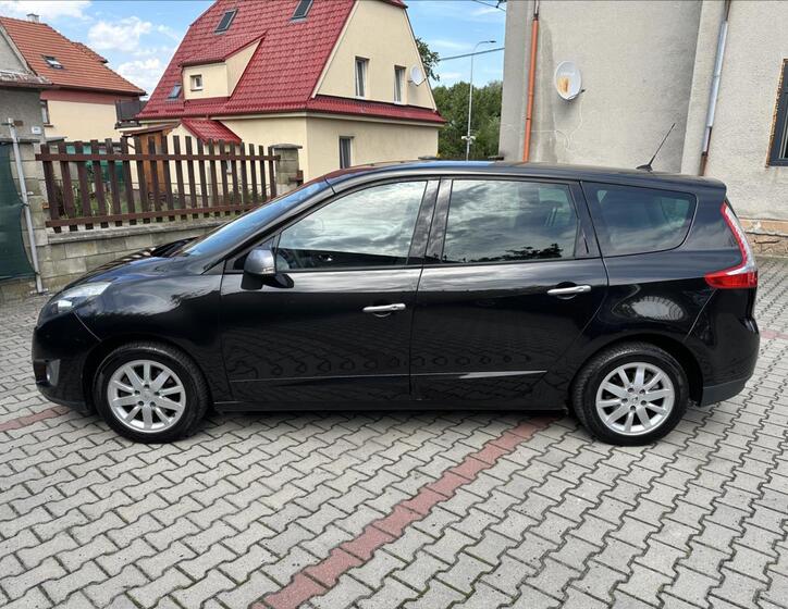 Renault Grand Scénic 8