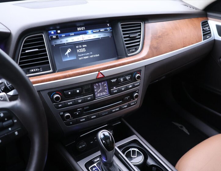 Hyundai Genesis Sedan / Limuzína 3,8 l 232 kw