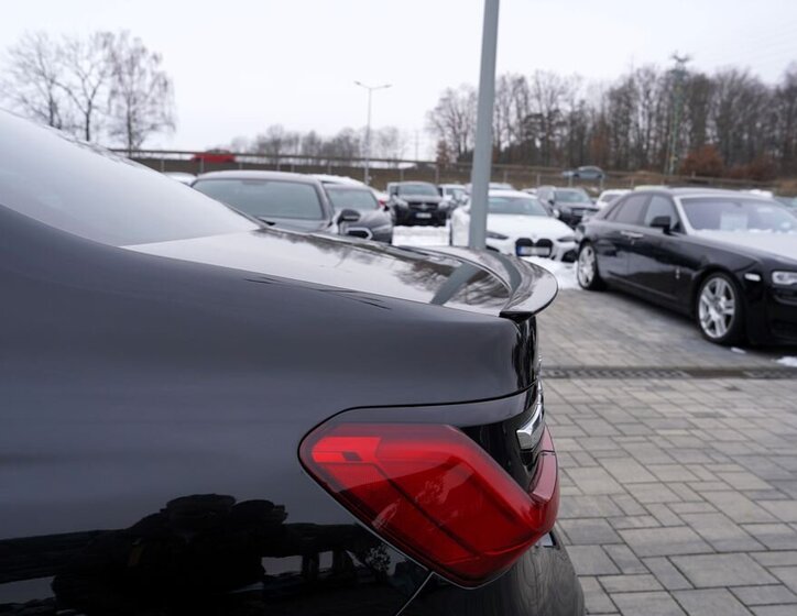 BMW Řada 7 Sedan 3,0 l 210 kw