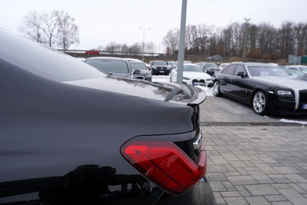 BMW Řada 7 Sedan 3,0 l 210 kw