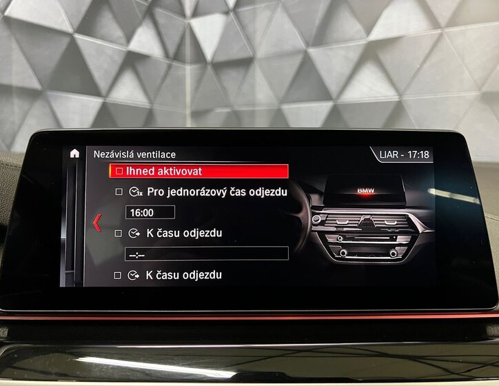 BMW Řada 5 Kombi 3,0 l 195 kw