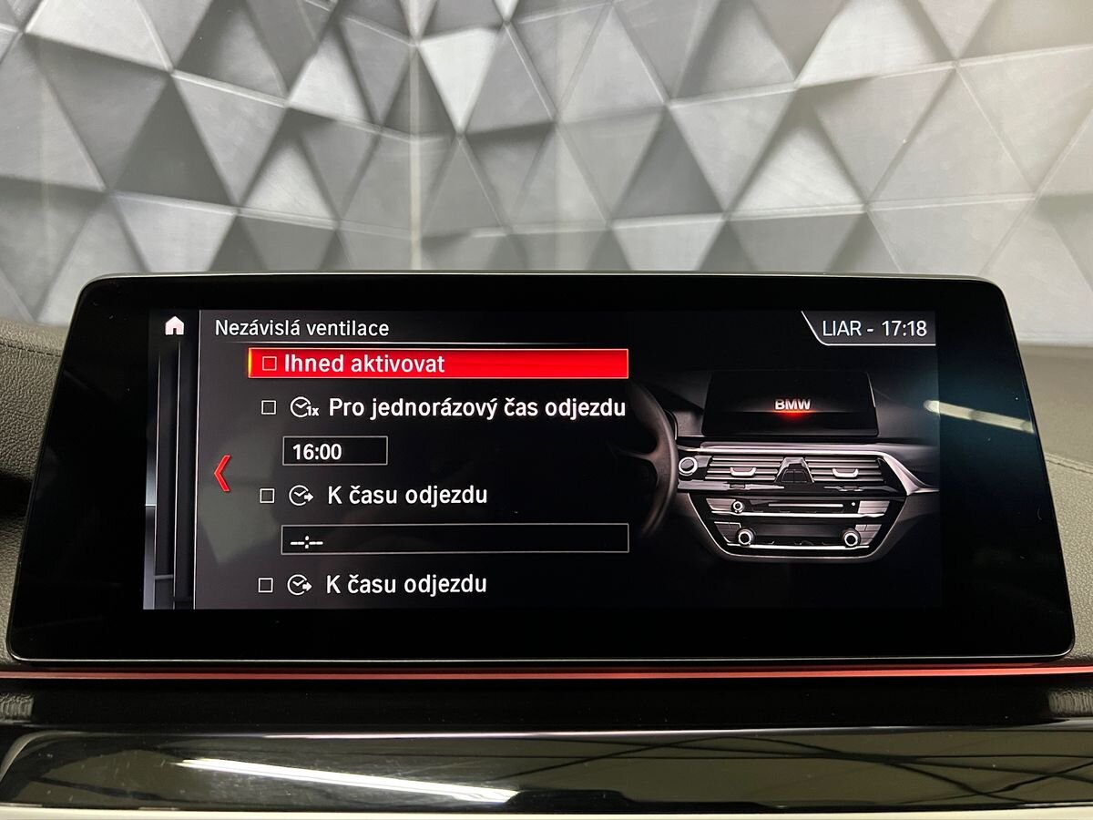 BMW Řada 5 Kombi 3,0 l 195 kw