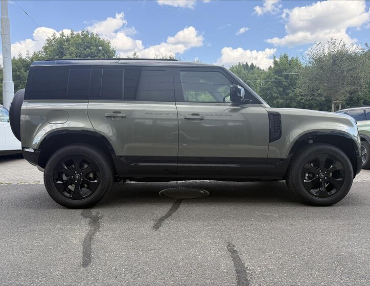 Land Rover Defender 6
