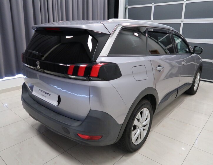 Peugeot 5008 4
