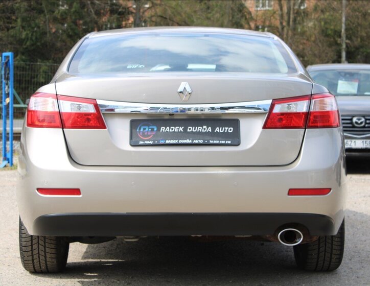 Renault Latitude Sedan / Limuzína 2,0 l 127 kw