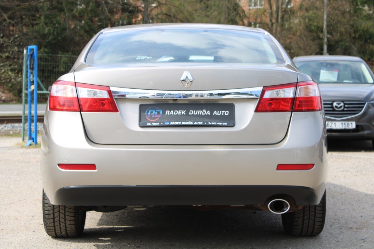 Renault Latitude Sedan / Limuzína 2,0 l 127 kw
