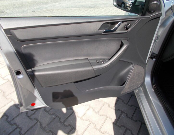 Škoda Rapid Sedan / Limuzína 1,6 l 77 kw