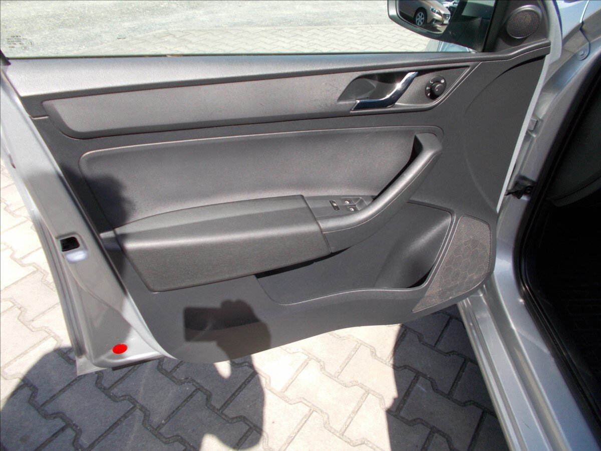 Škoda Rapid Sedan / Limuzína 1,6 l 77 kw