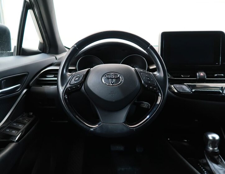 Toyota C-HR SUV 1,8 l 72 kw