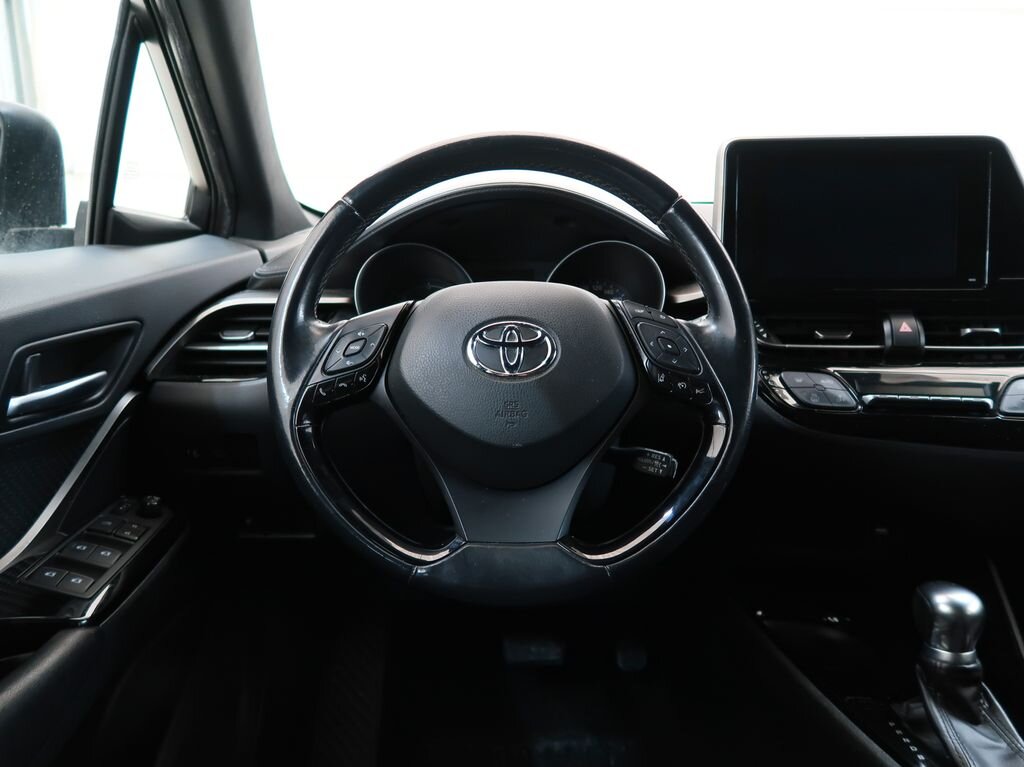 Toyota C-HR SUV 1,8 l 72 kw