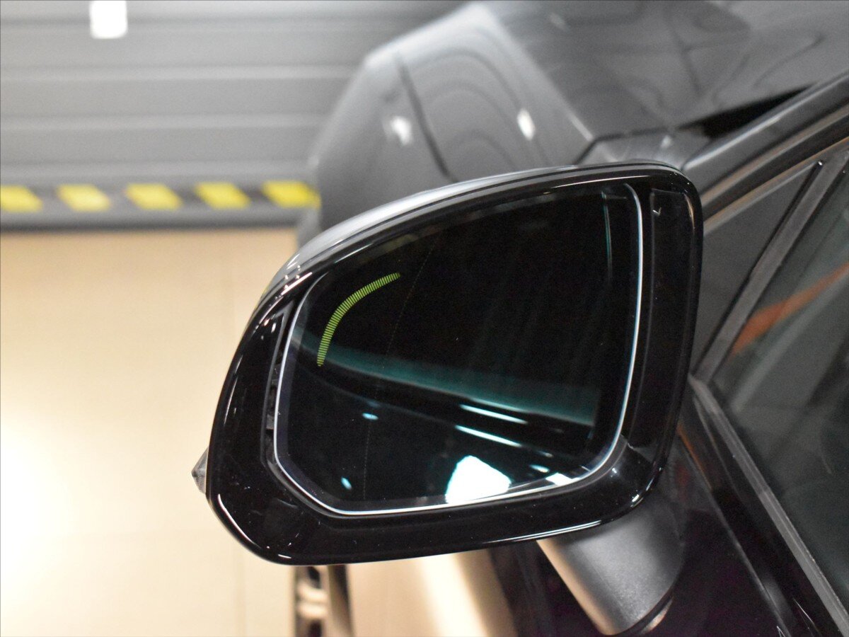 Volvo XC90 SUV / Terénní 2,0 l 228 kw