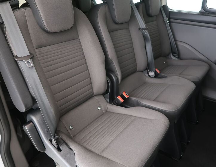 Ford Tourneo Custom 14